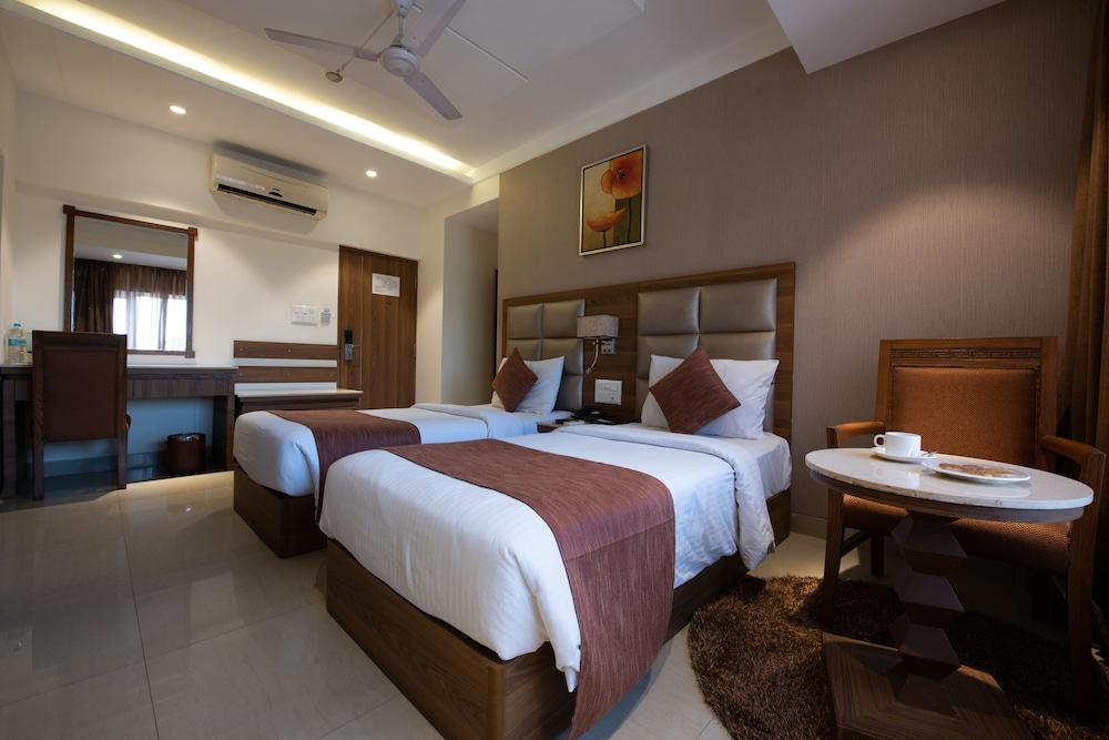 Hotel Treebo Trend Surya Nashik Extérieur photo