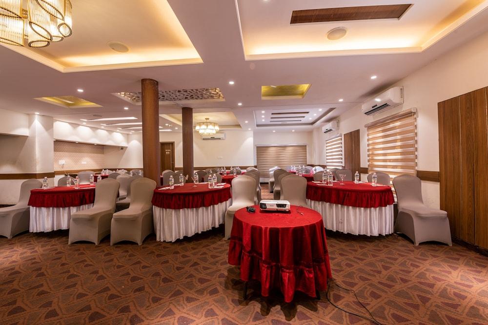 Hotel Treebo Trend Surya Nashik Extérieur photo